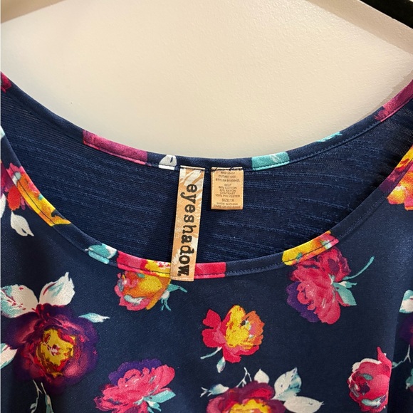 Eyeshadow Navy Floral Women's Blouse - Picture 2 of 3